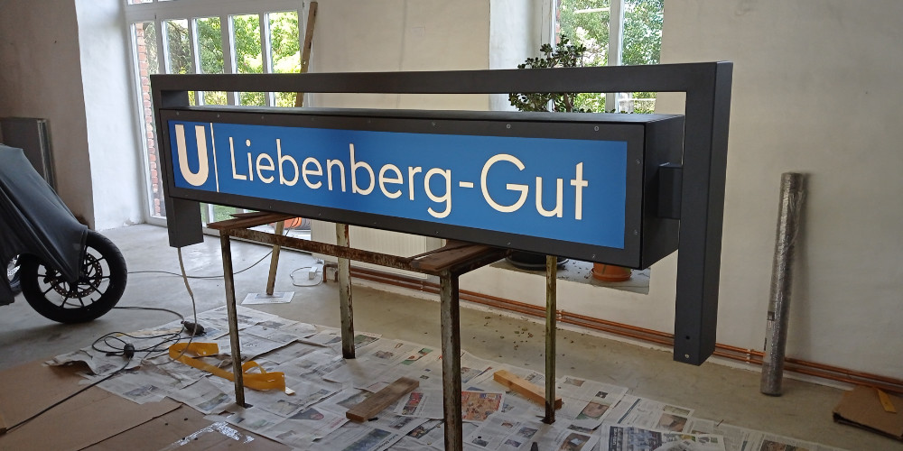 work on the installation: social closness (under the green)