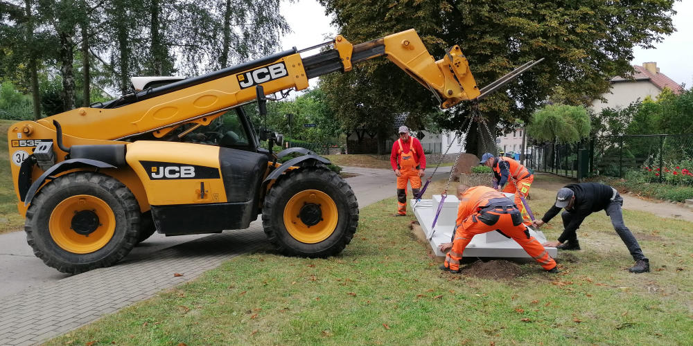 installation of the artwork: transit pieces